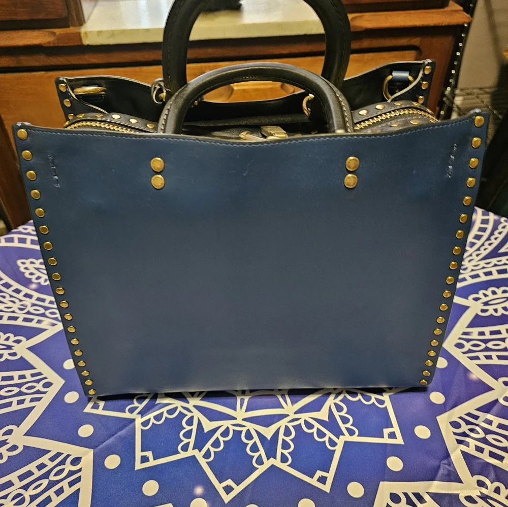 COACH ROGUE WITH RIVETS NEW - Picture 2 of 9